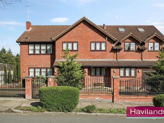 House for sale in Winchmore Hill, Palmers Green