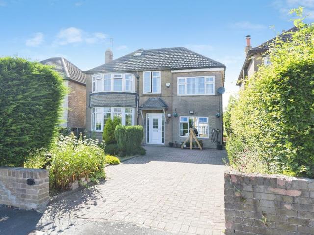 House for sale in Carr Manor, Moor Allerton