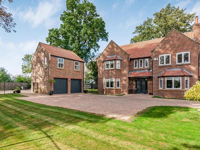 House for sale in Sproatley