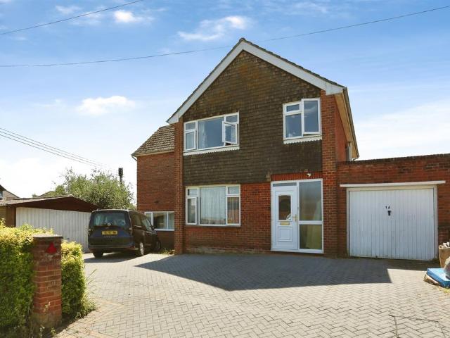 House for sale in Hedge End, Helford