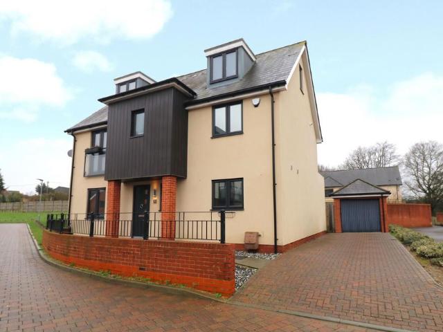 House for sale in Hedge End, Helford