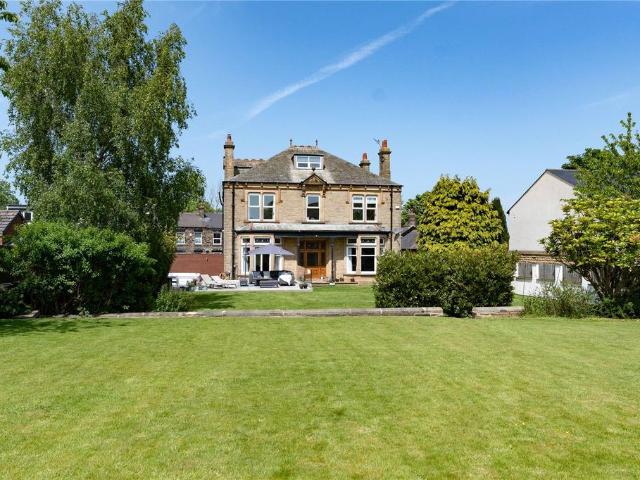 House for sale in Gildersome, West Yorkshire