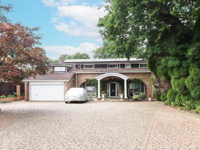 House for sale in Holywell, Studham