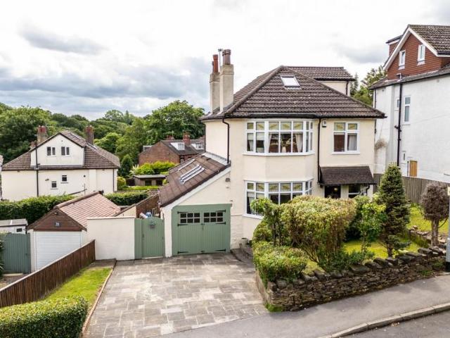 House for sale in Oakwood, West Yorkshire
