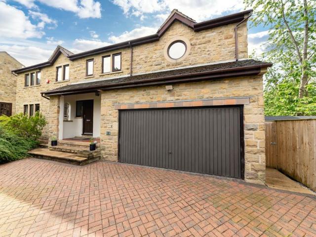 House for sale in Highburton, West Yorkshire