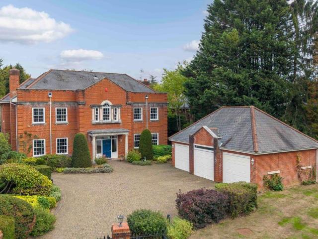 House for sale in Holtspur, Knotty Green