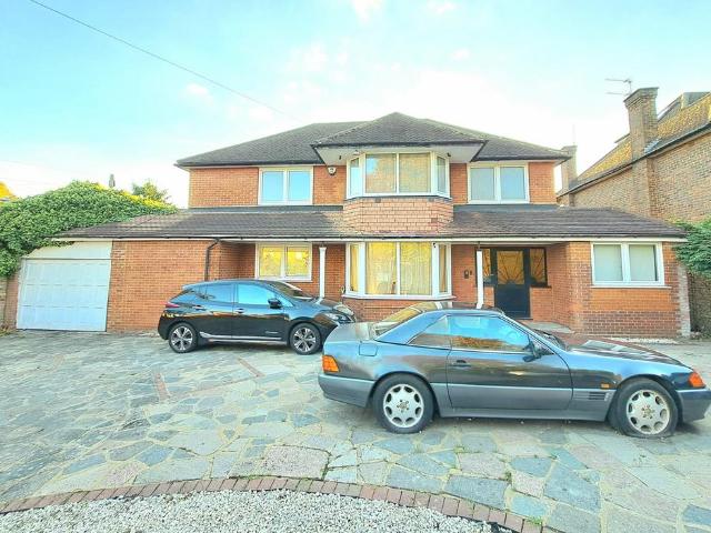 House for sale in Little Stanmore, Greater London