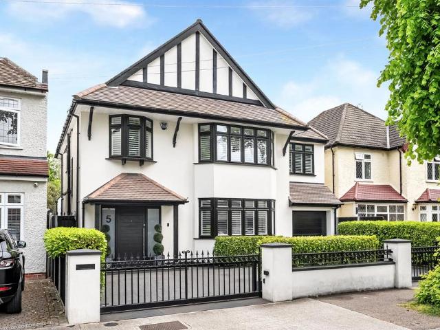 House for sale in Gidea Park, Greater London