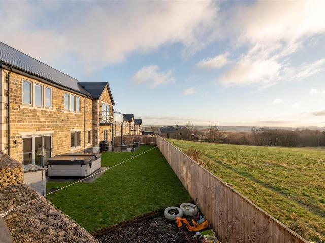 House for sale in Southowram, West Yorkshire
