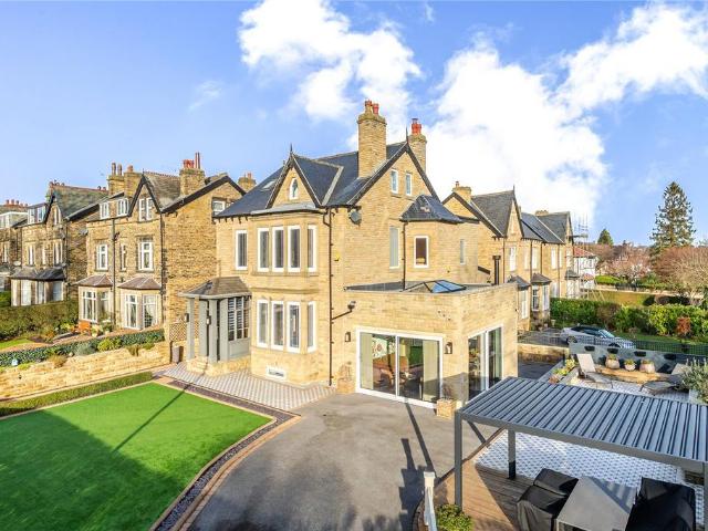 House for sale in Park Villas, Leeds