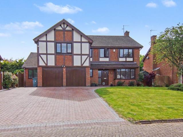 House for sale in Green Lane, Gibbet Hill