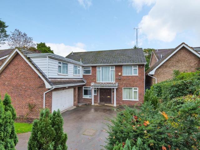 House for sale in Oakleigh Park, Greater London