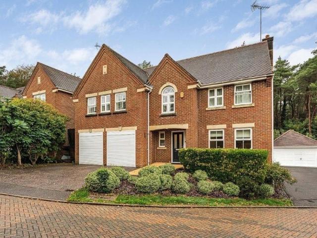 House for sale in Faygate, Horsham