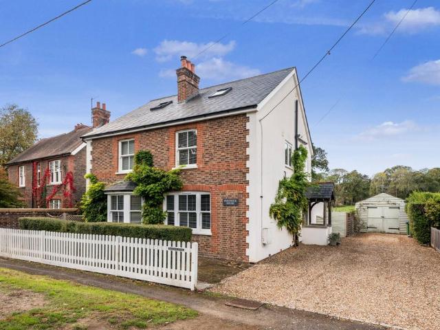 House for sale in Monks Gate, Horsham