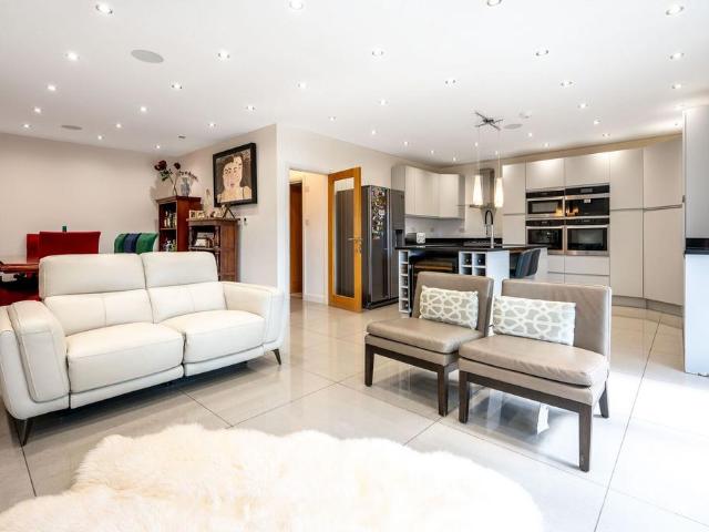 House for sale in Royal Borough of Kingston upon Thames, Greater London