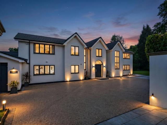 House for sale in Hillview, Surrey