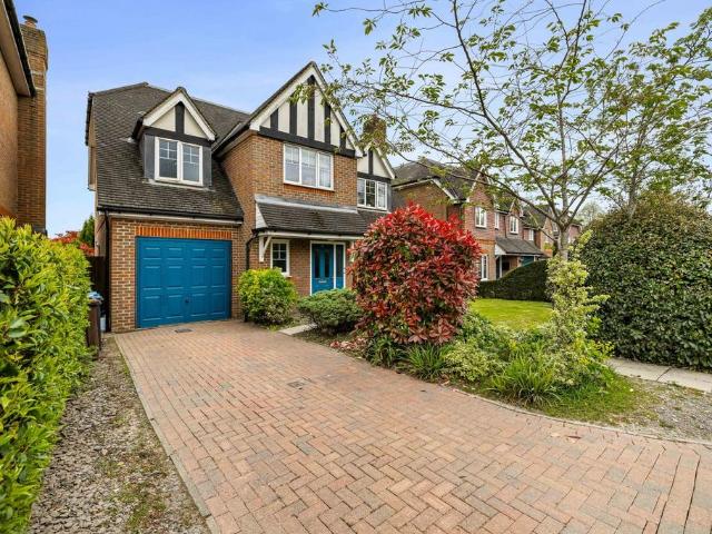 House for sale in Hillview, Surrey