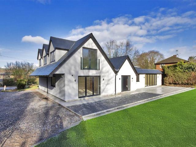 House for sale in The Butts, Kent