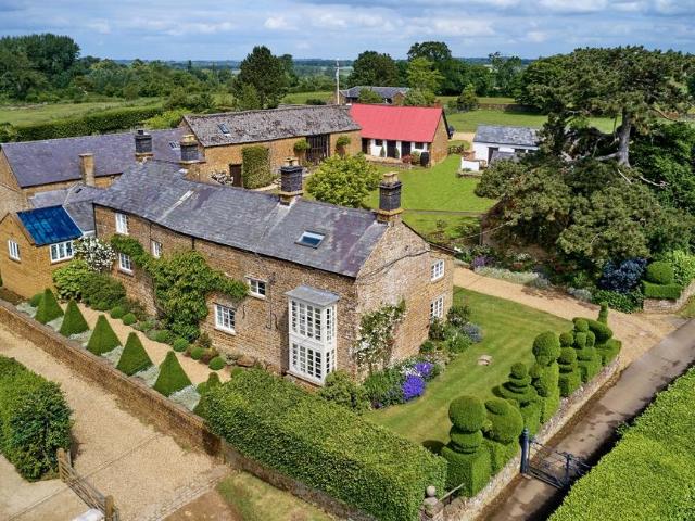 House for sale in Evershot, Oxfordshire