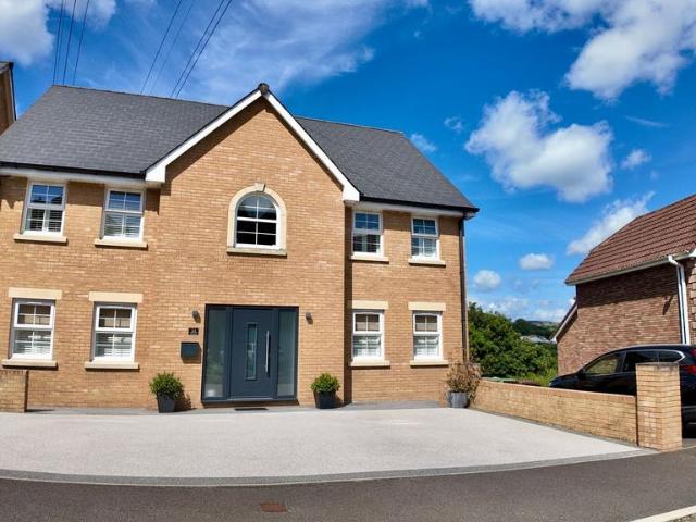 House for sale in Crumlin, Wales