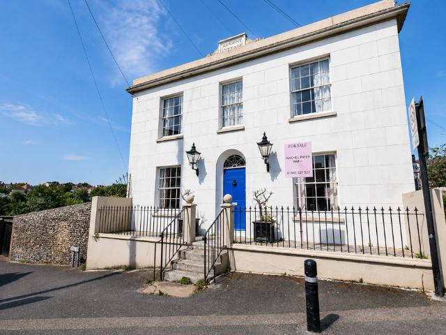 House for sale in Upton, Acol