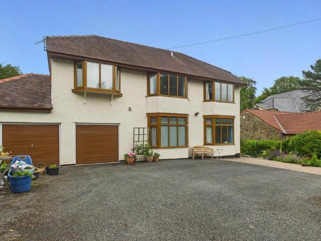 House for sale in Charlesworth, East Midlands