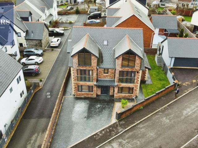 House for sale in Brynmenyn, Wales
