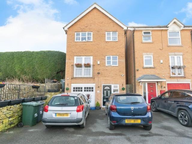 House for sale in Idle, West Yorkshire