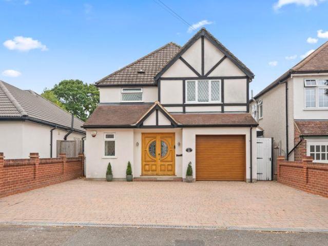 House for sale in Worcester Park, Greater London