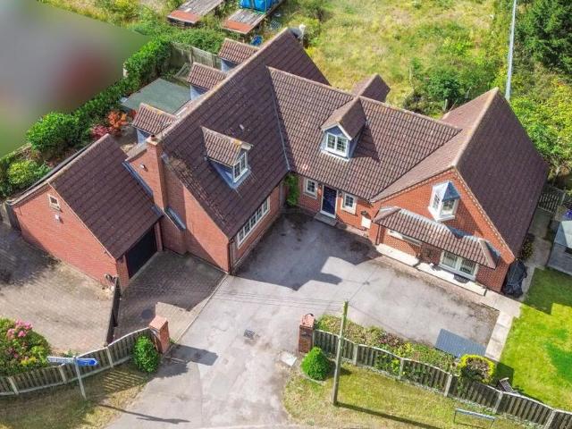 House for sale in Kirk Bramwith, South Yorkshire