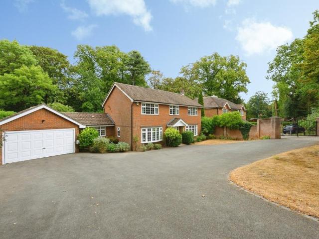 House for sale in Pachesham Park, Surrey