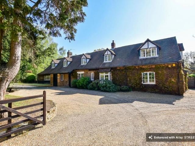 House for sale in Batchworth, Hertfordshire