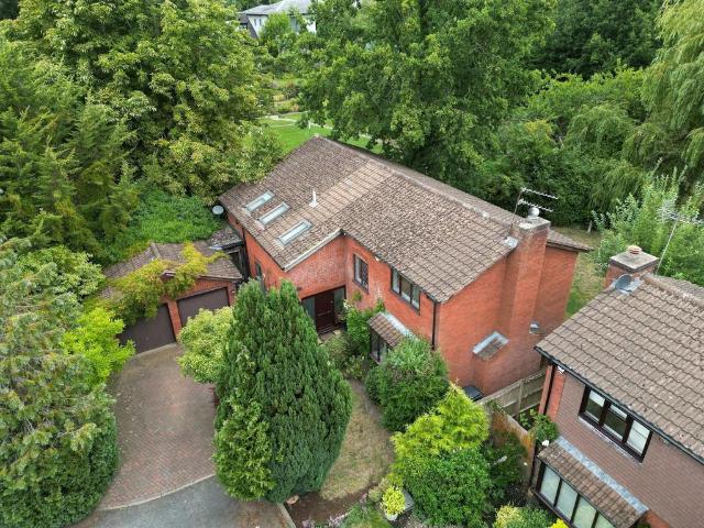 House for sale in Greater London