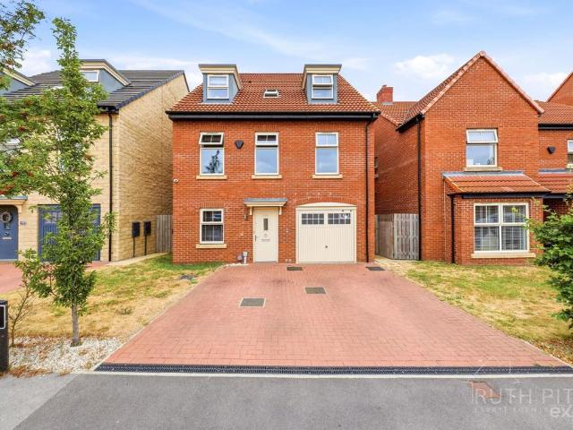 House for sale in Ackworth Moor Top, West Yorkshire