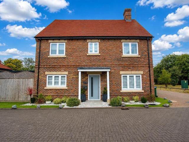 House for sale in Aston Clinton, Buckinghamshire