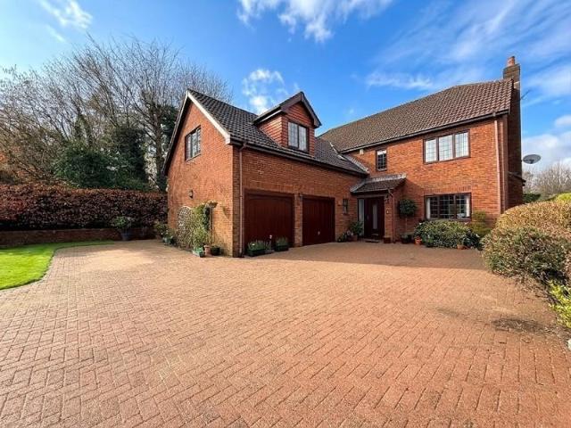 House for sale in Groes-faen, Wales