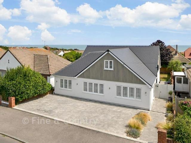 House for sale in Upton, Acol