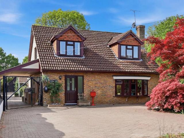 House for sale in Crays Hill, Essex