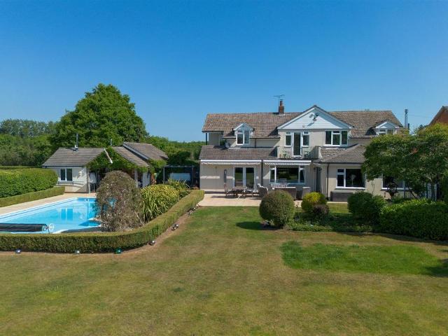 House for sale in Bromsgrove, Worcestershire