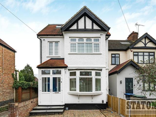 House for sale in Winchmore Hill, Edmonton