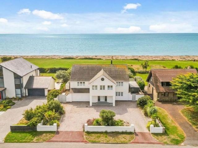 House for sale in Kingston Gorse, Arun