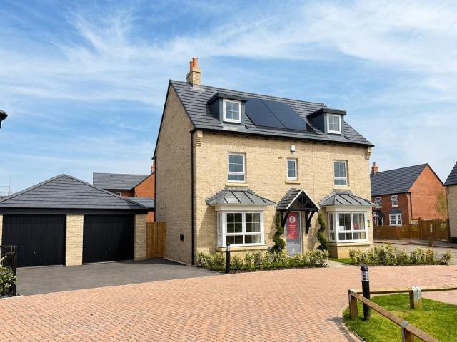 House for sale in Froggatt, East Midlands
