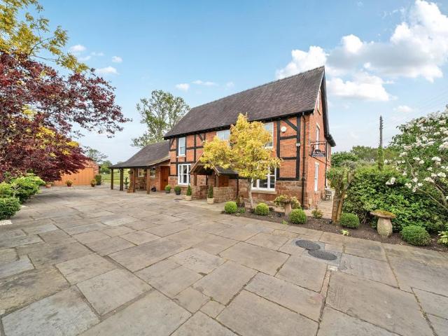 House for sale in Gun Hill, Warwickshire