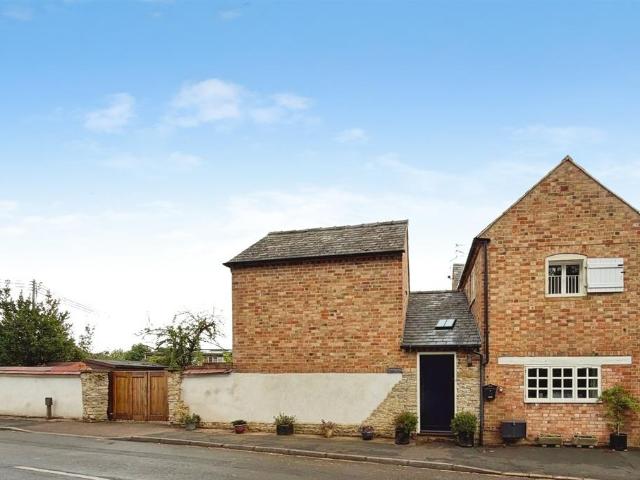 House for sale in Newbold on Stour, Alderminster