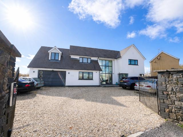 House for sale in Kilgetty, Wales
