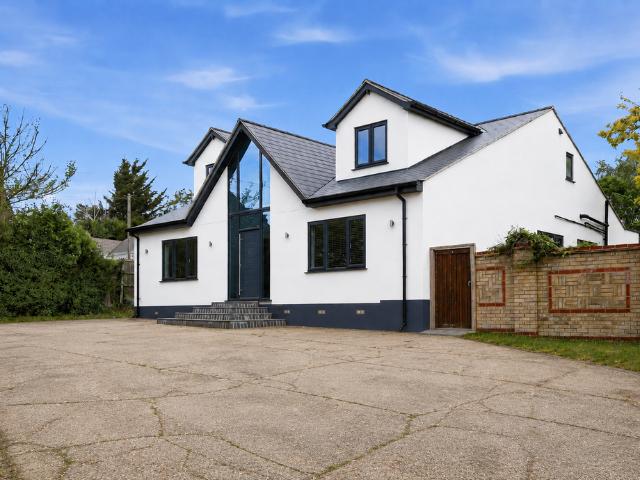 House for sale in Stanford-le-hope, Essex