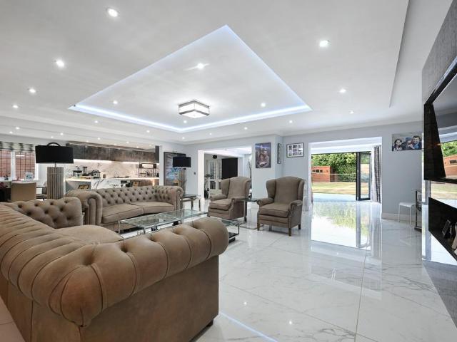 House for sale in Connaught Park, Bushey