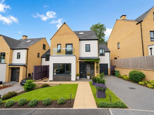 House for sale in Weetwood, West Yorkshire
