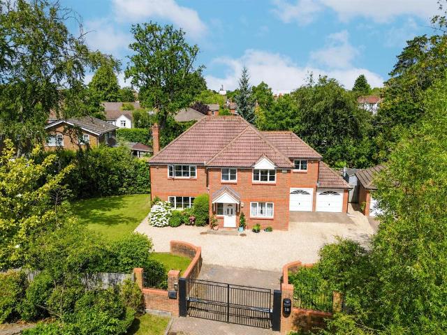 House for sale in Fleet, Hart