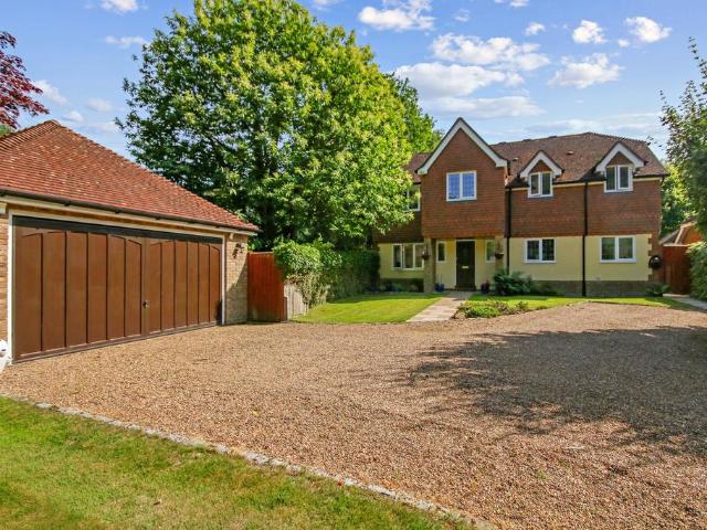 House for sale in Hillview, Surrey